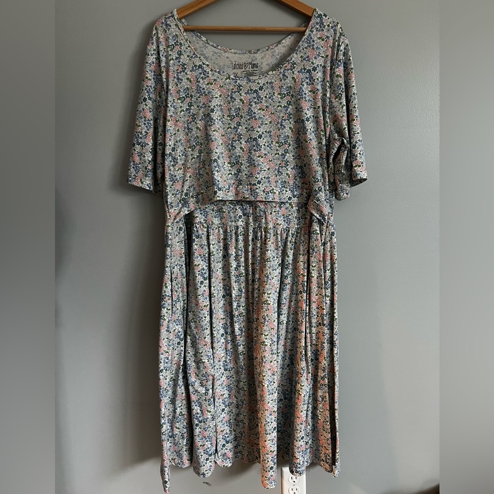 Latched Mama 2X Floral Short Sleeve Midi Dress w/ pockets